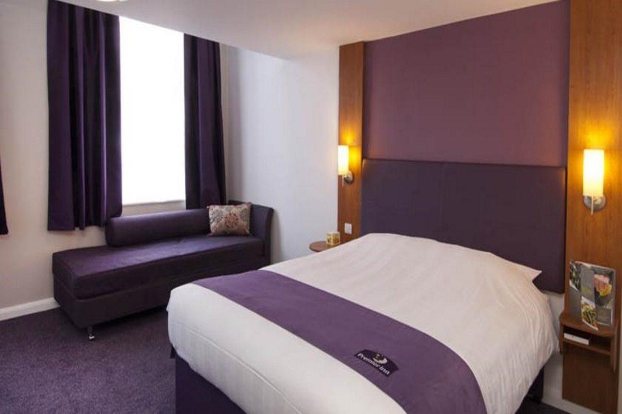 Premier Inn Burton On Trent Central ภายนอก รูปภาพ