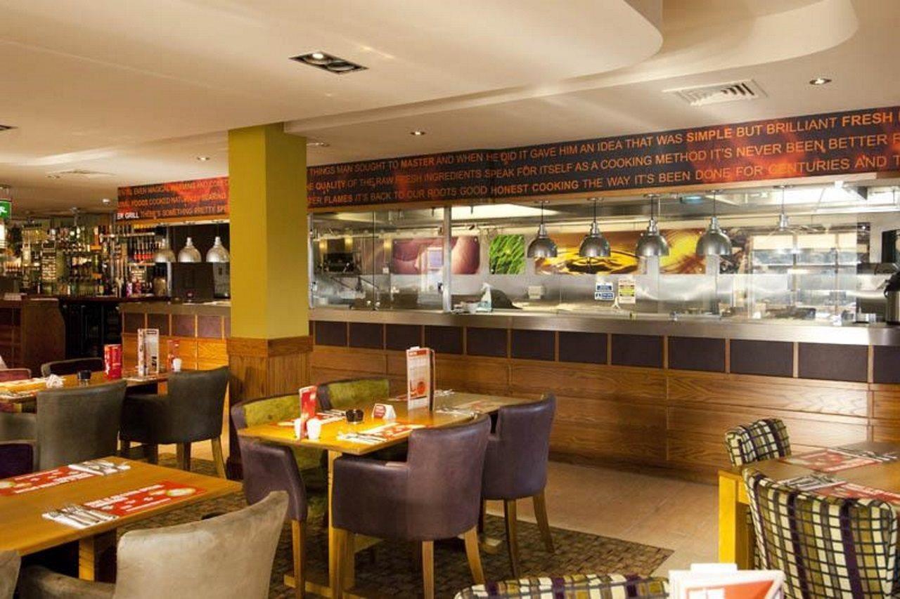 Premier Inn Burton On Trent Central ภายนอก รูปภาพ