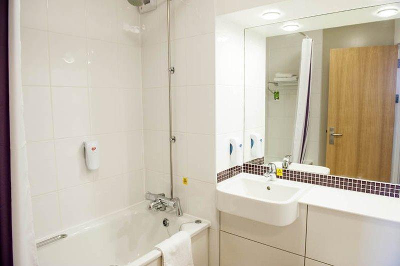 Premier Inn Burton On Trent Central ภายนอก รูปภาพ